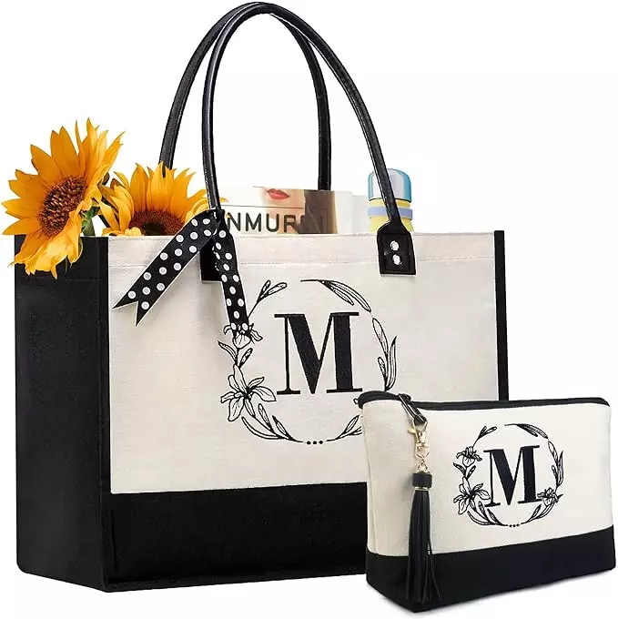 Personalized Tote Bag: A Thoughtful and Eco-Friendly Gift for the Fashionable Woman in Your Life