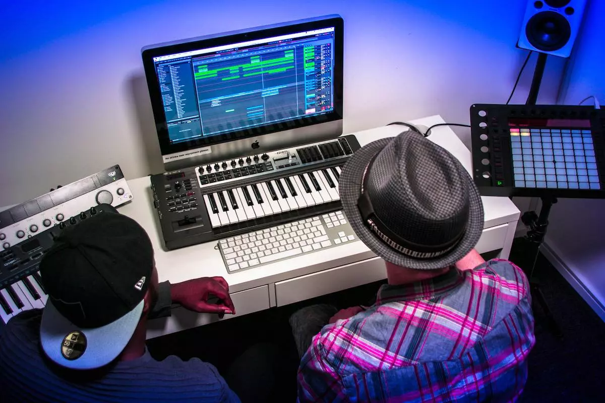 Music Production Courses: Concepts, Mechanisms, and Educational Frameworks