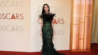 Feathered Elegance: Stars Dazzle at the 2026 Oscars