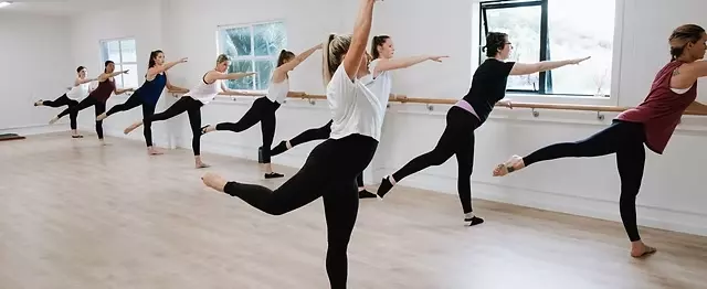 Dance Courses — Structure, Techniques, and Educational Contexts