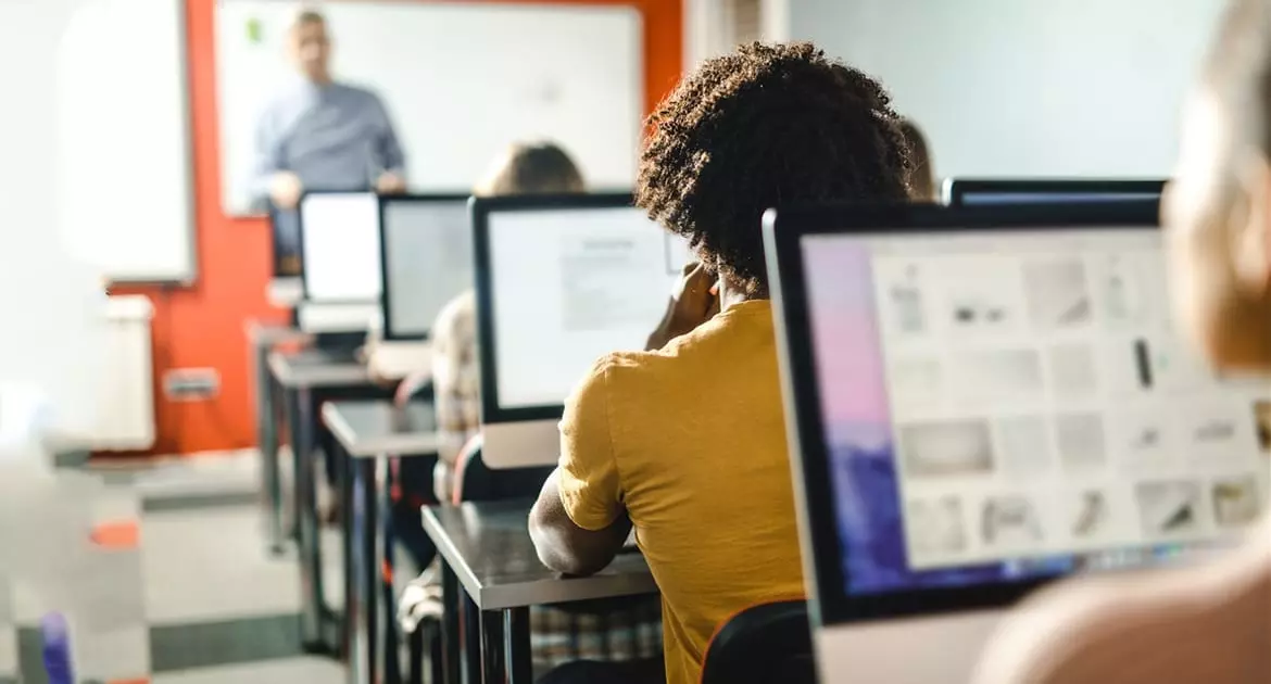 Graphic Design Training: Concepts, Techniques, and Learning Frameworks