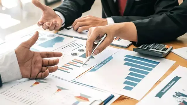 Financial Analysis Training: Principles, Analytical Models, and Decision-Making Frameworks