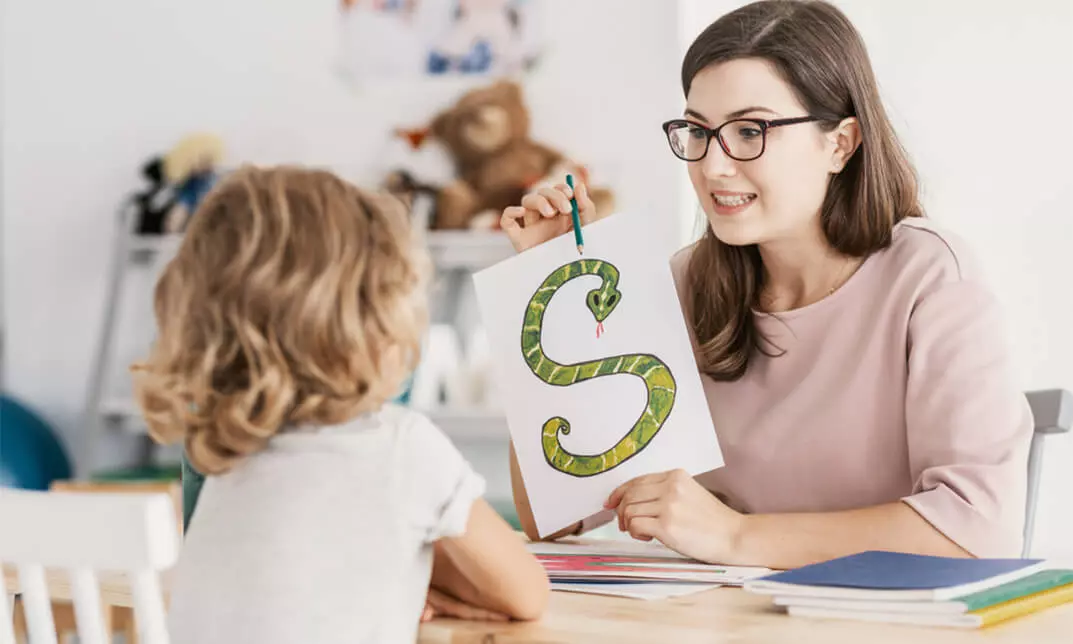 Spoken Language Training — Linguistic Foundations, Cognitive Mechanisms, and Communication Context